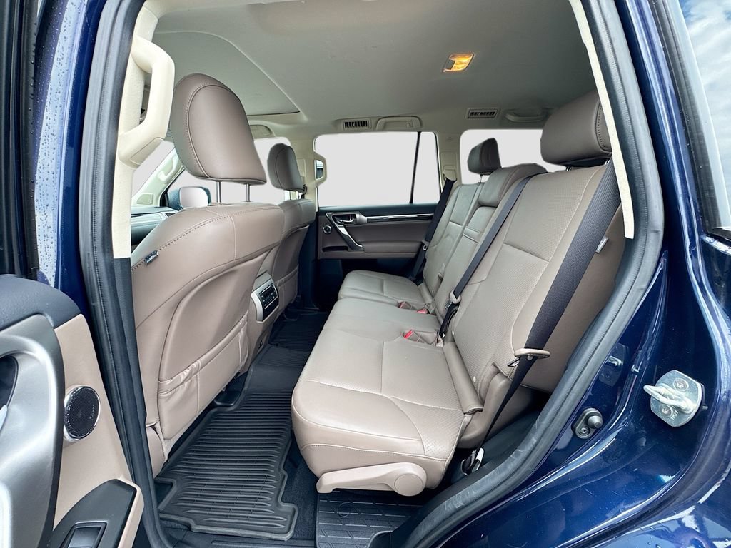 Used 2023 Lexus GX 460 Luxury w/ Accessory Package AWD/4WD image 28