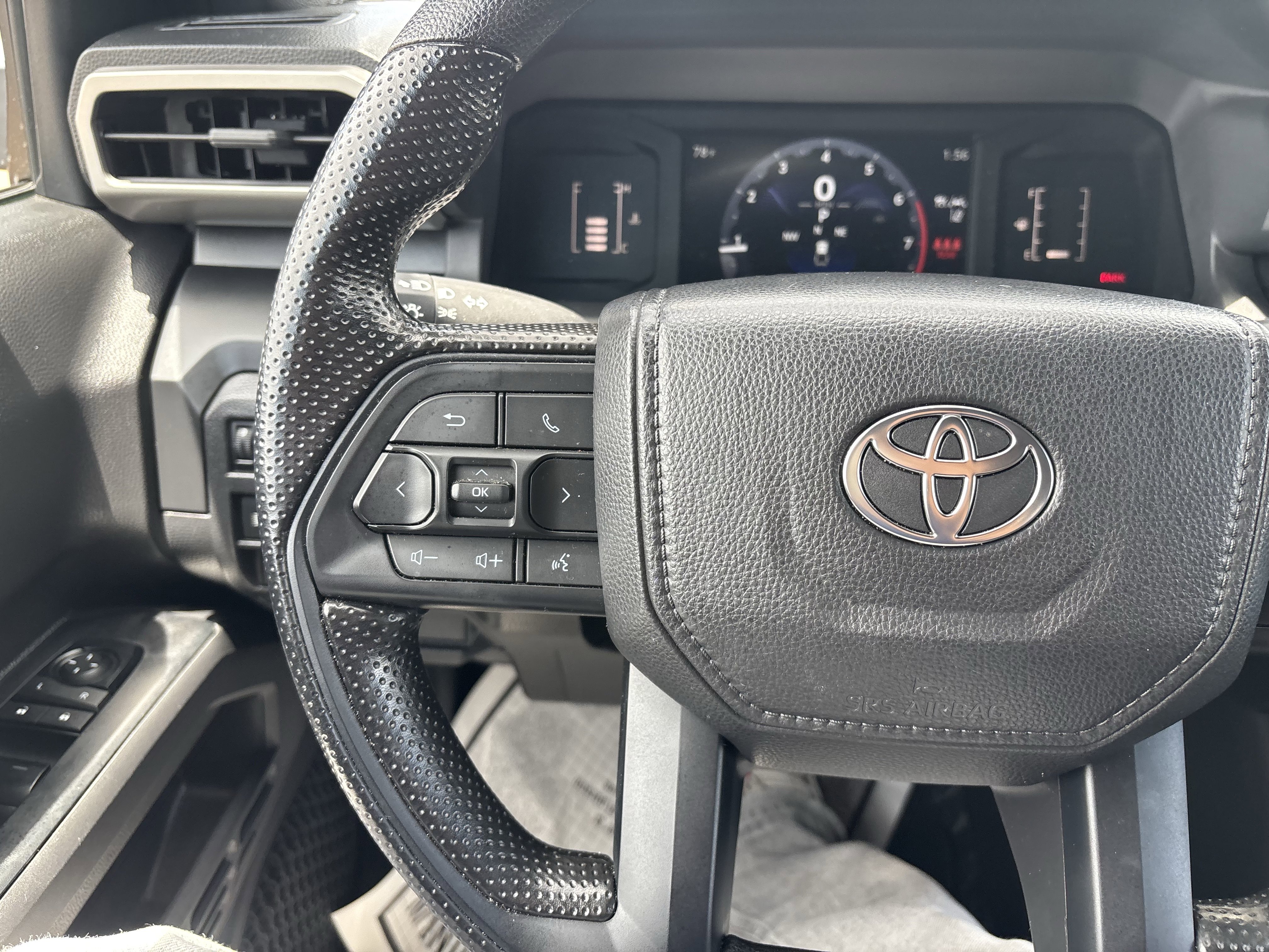 Used 2025 Toyota Tacoma SR RWD image 28