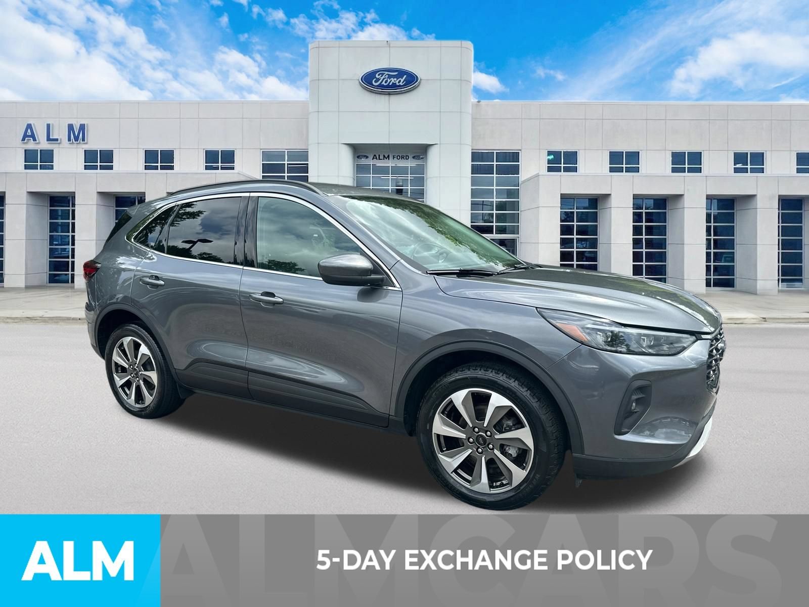 Certified 2025 Ford Escape Platinum AWD/4WD image 3