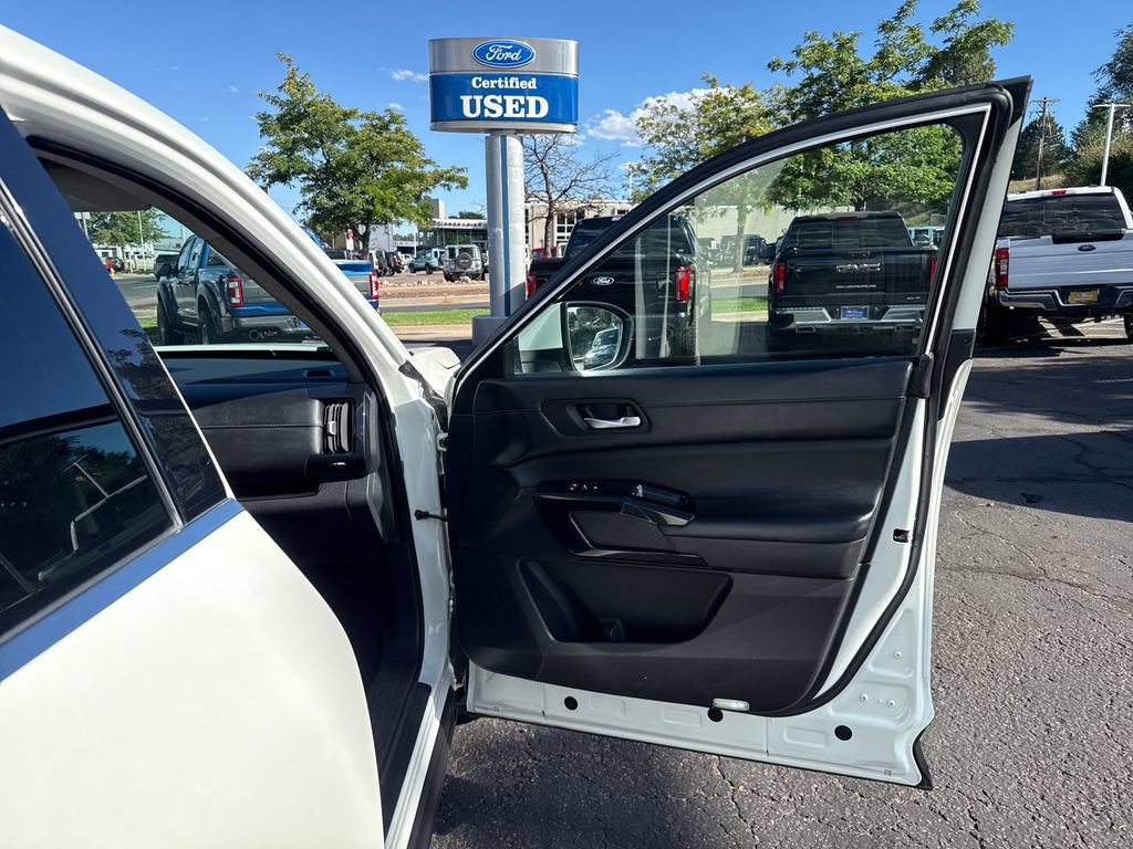 Used 2022 Nissan Pathfinder SV w/ SV Black Package FWD image 32