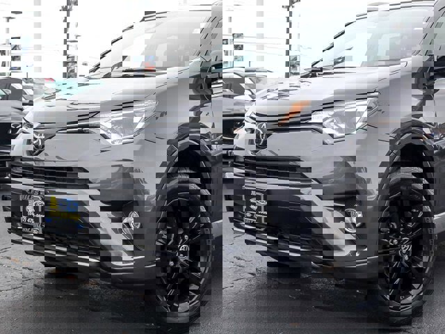 Used 2018 Toyota RAV4 XLE image 3