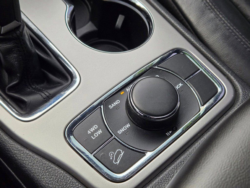 Used 2018 Jeep Grand Cherokee Limited image 30