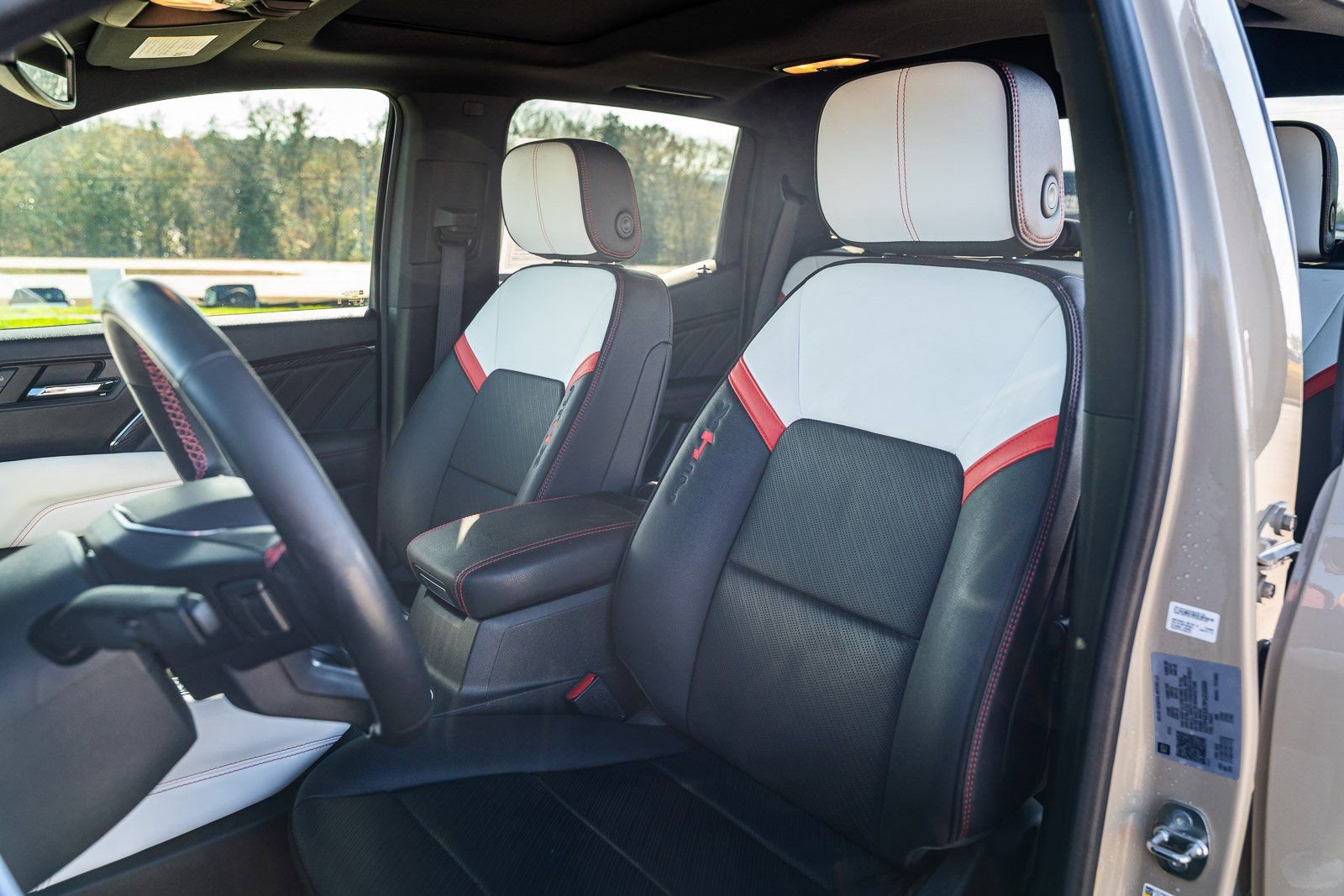 Used 2023 GMC Canyon AT4X image 27