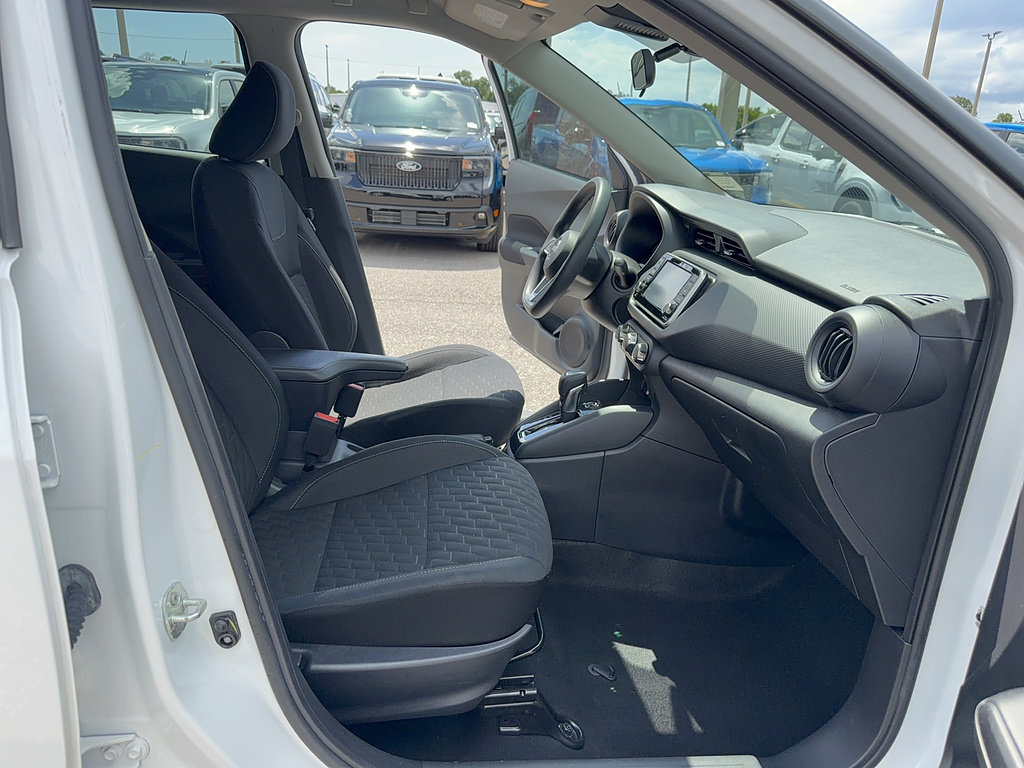 Used 2022 Nissan Kicks S FWD image 13