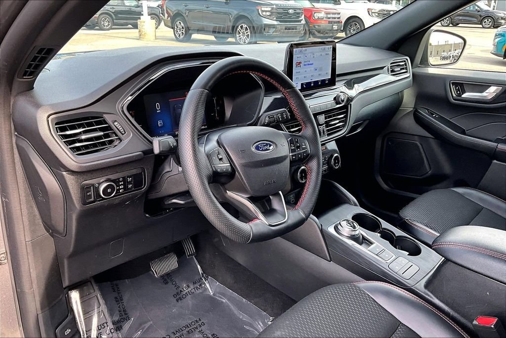 Certified 2025 Ford Escape ST-Line Select AWD/4WD image 13