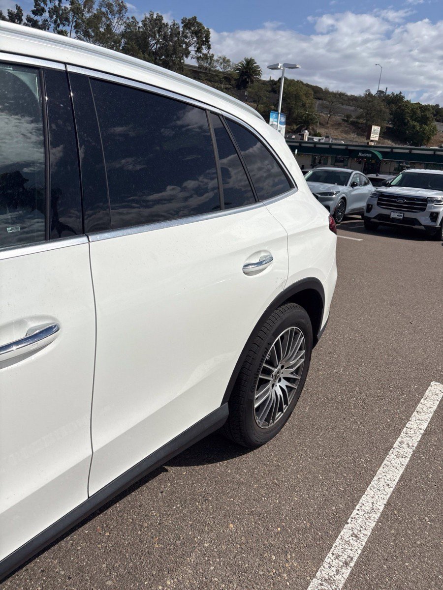 Used 2025 Mercedes-Benz GLC 300 image 2