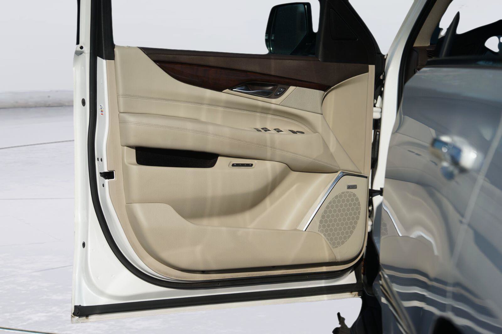 Used 2017 Cadillac Escalade Luxury RWD image 34