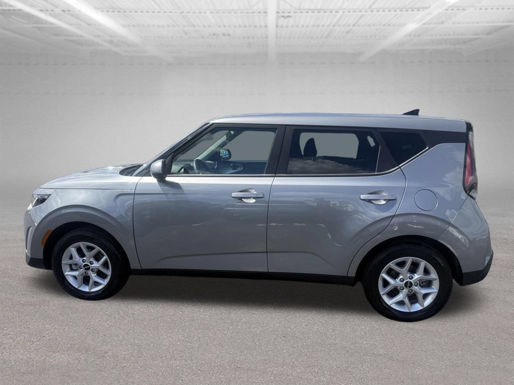 Used 2025 Kia Soul LX w/ LX Technology Package FWD image 10