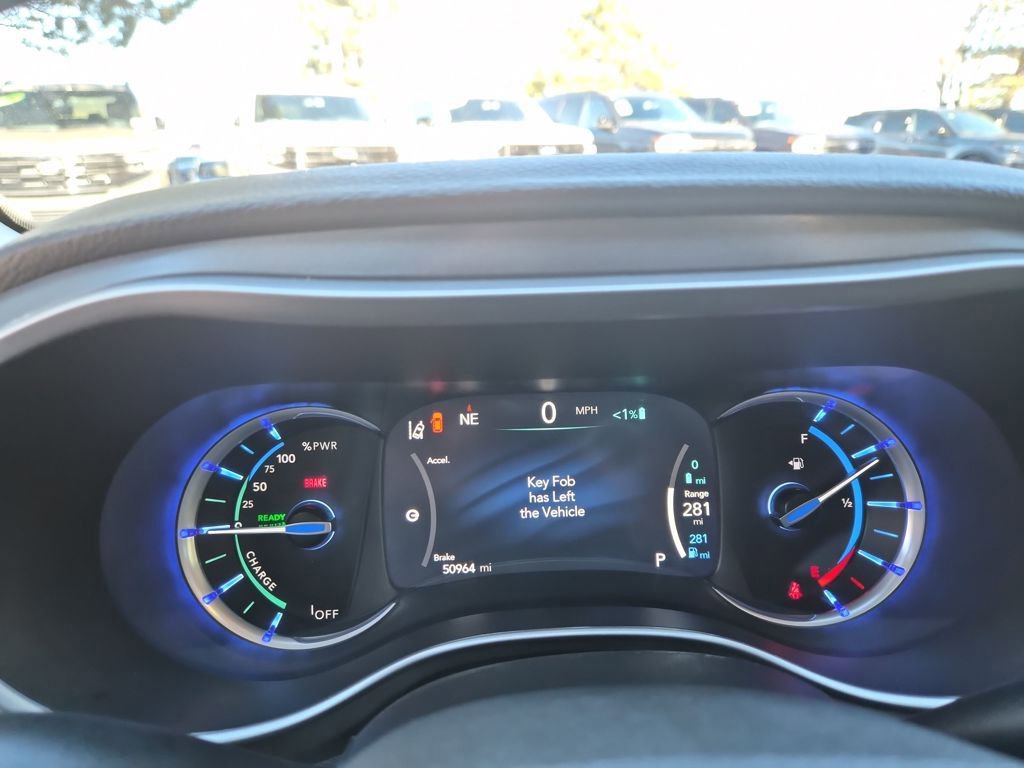 Used 2024 Chrysler Pacifica Select image 14