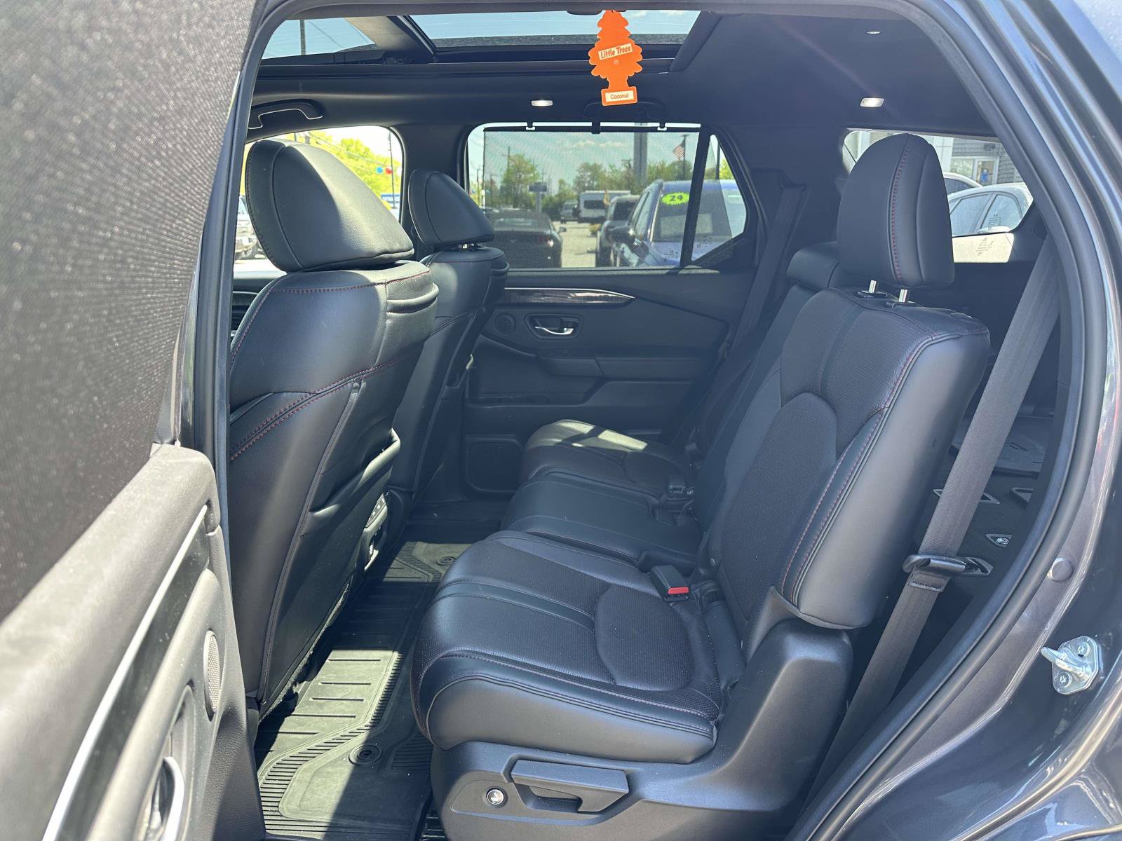 Used 2025 Honda Pilot Black Edition image 14