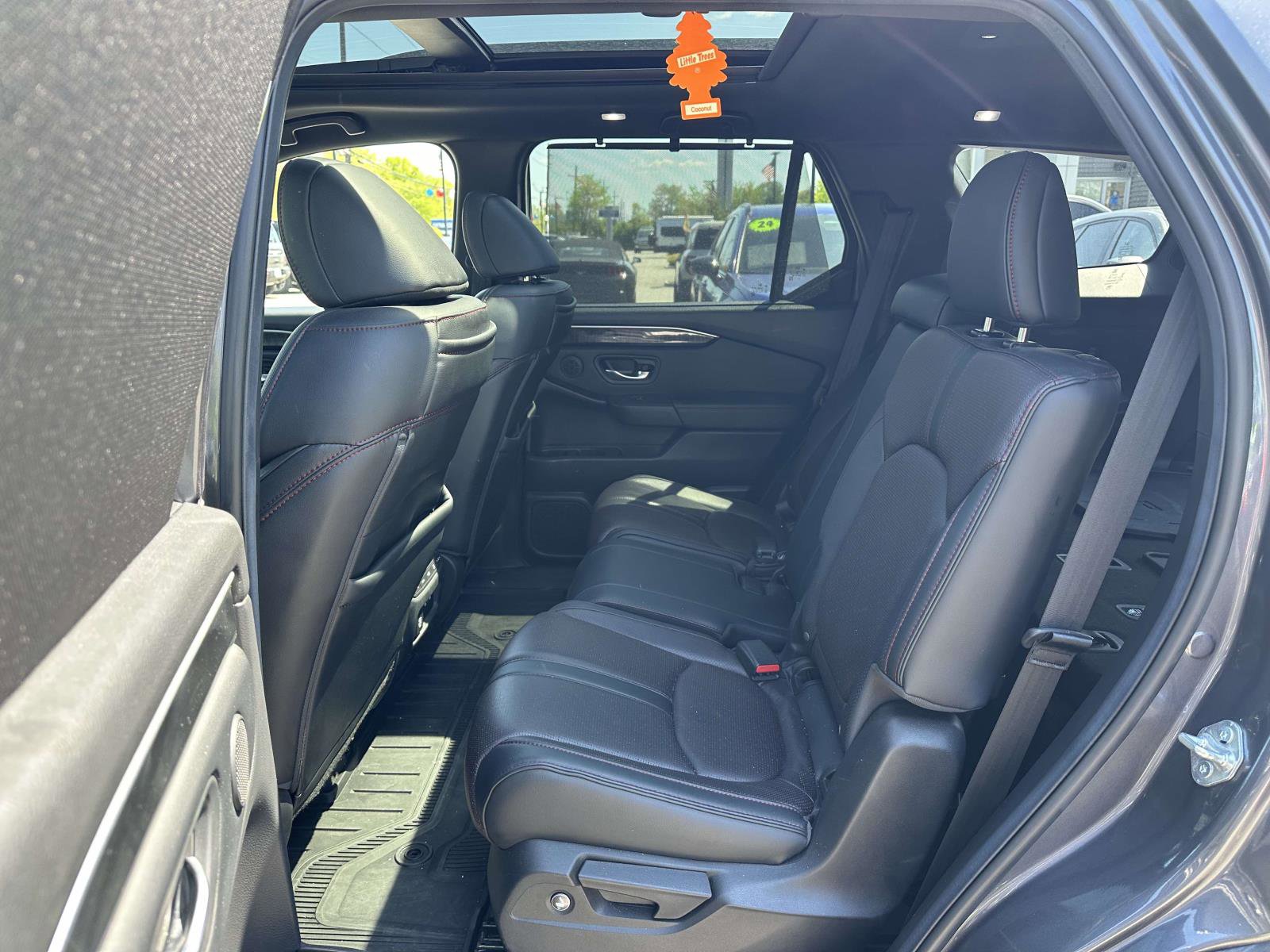 Used 2025 Honda Pilot Black Edition image 14