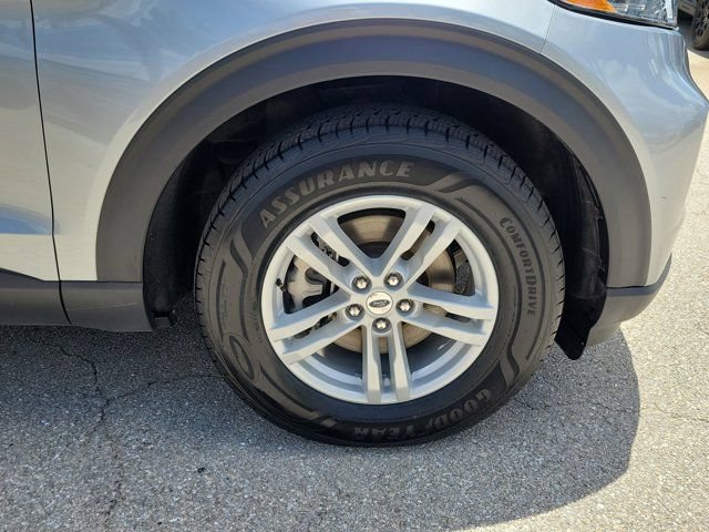 Certified 2024 Ford Explorer XLT w/ Equipment Group 202A AWD/4WD image 8