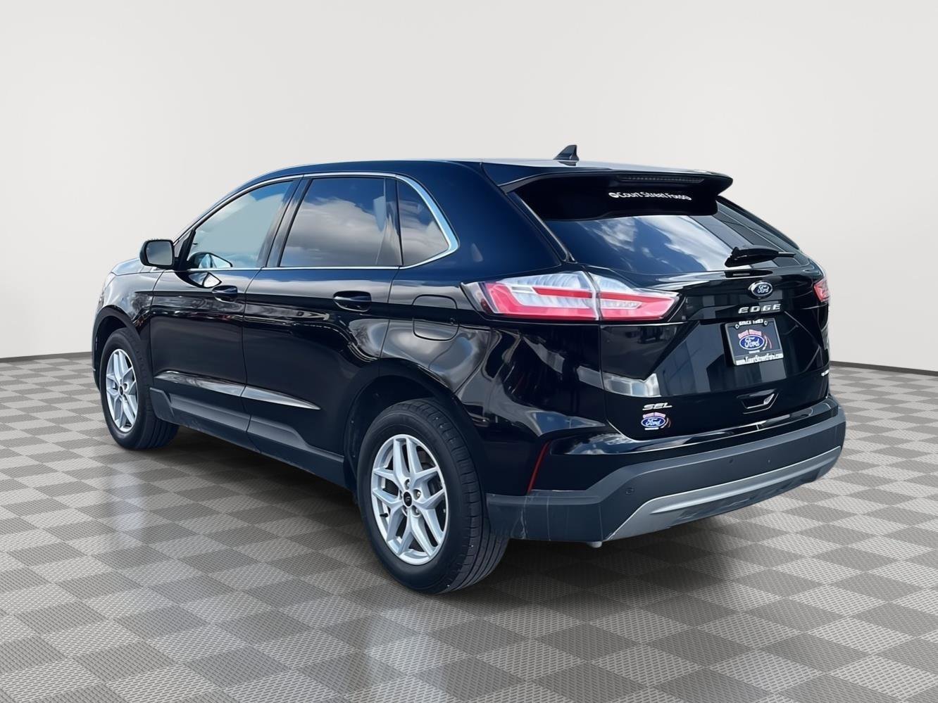 Certified 2024 Ford Edge SEL w/ Convenience Package image 3