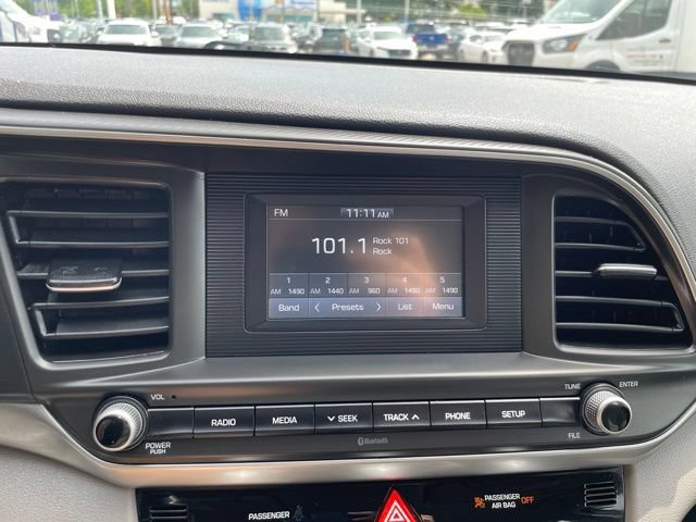 Used 2020 Hyundai Elantra SE FWD image 24