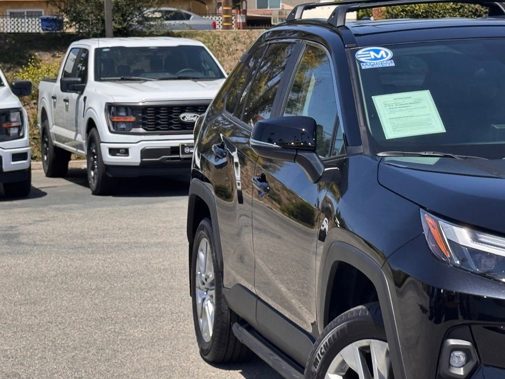 Used 2025 Toyota RAV4 XLE Premium AWD/4WD image 4