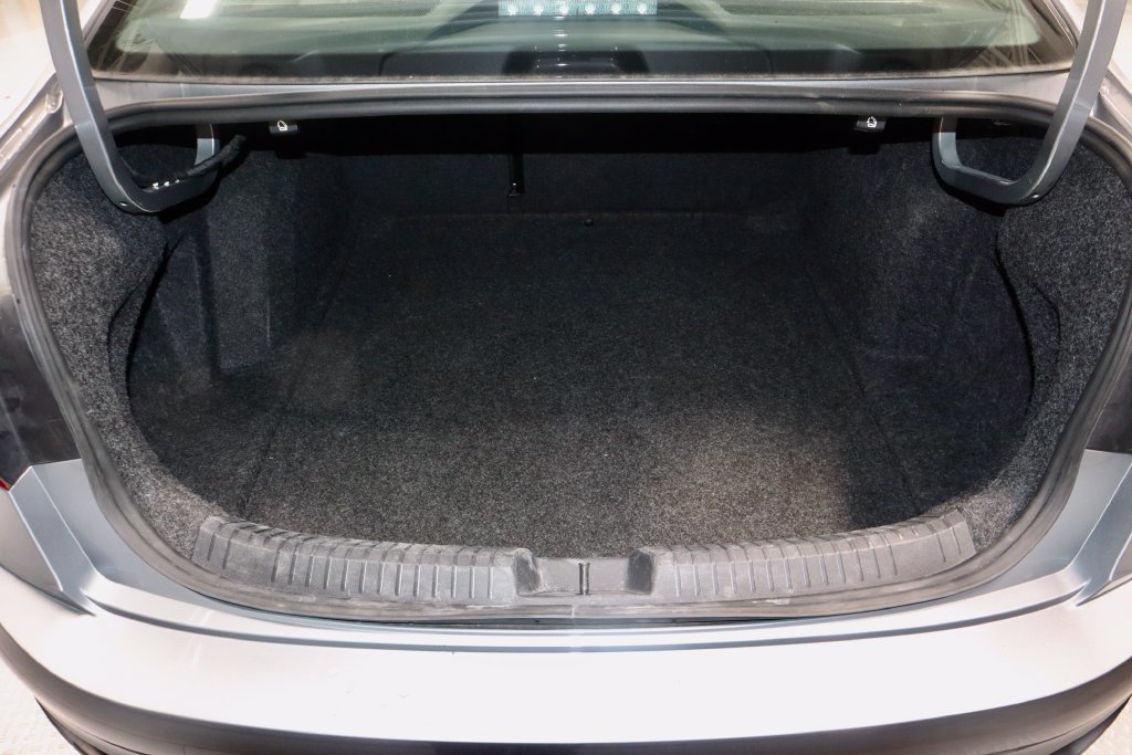 Used 2024 Volkswagen Jetta SE FWD image 14