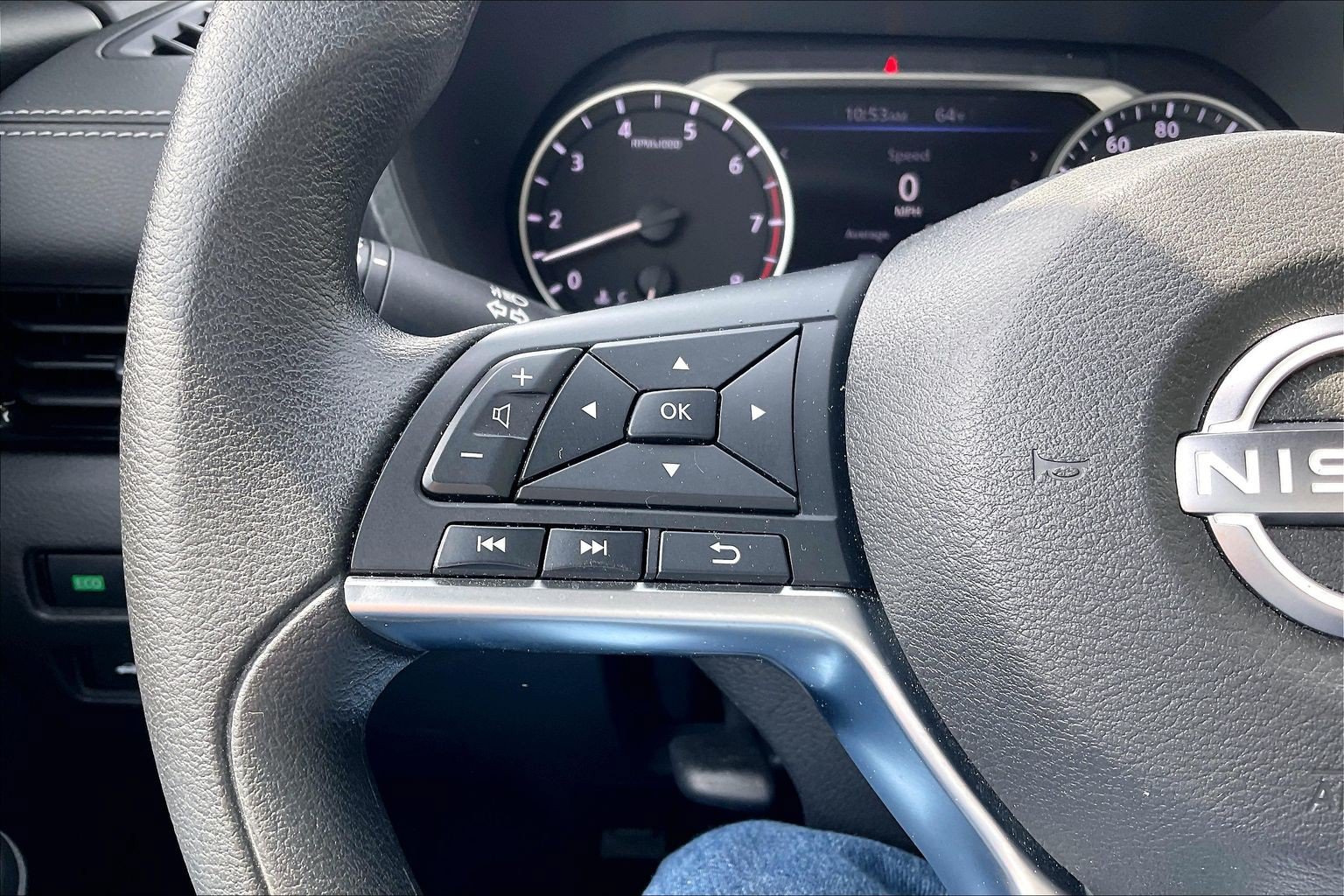 Used 2025 Nissan Sentra SV FWD image 17
