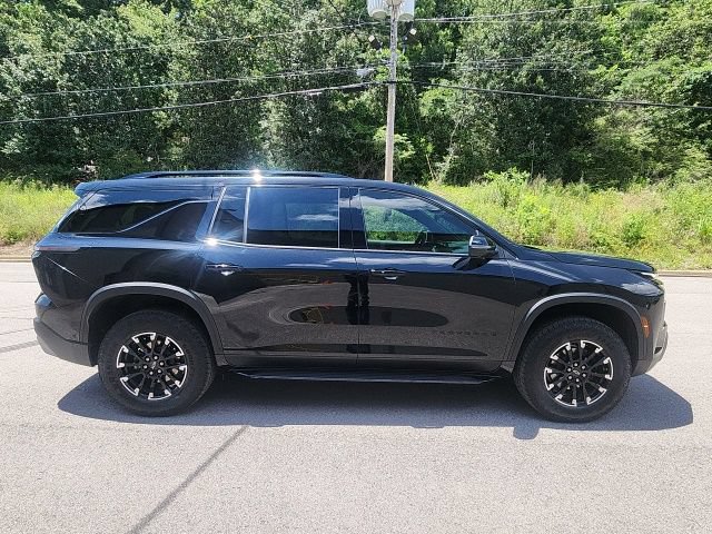 Used 2025 Chevrolet Traverse Z71 w/ Enhanced Driving Package AWD/4WD image 2