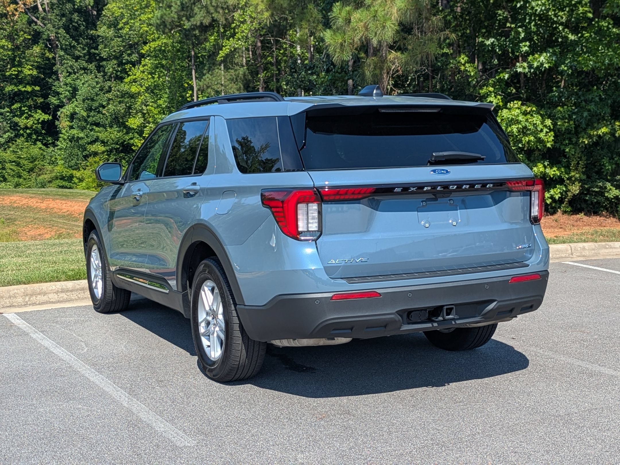 Certified 2025 Ford Explorer Active AWD/4WD image 5