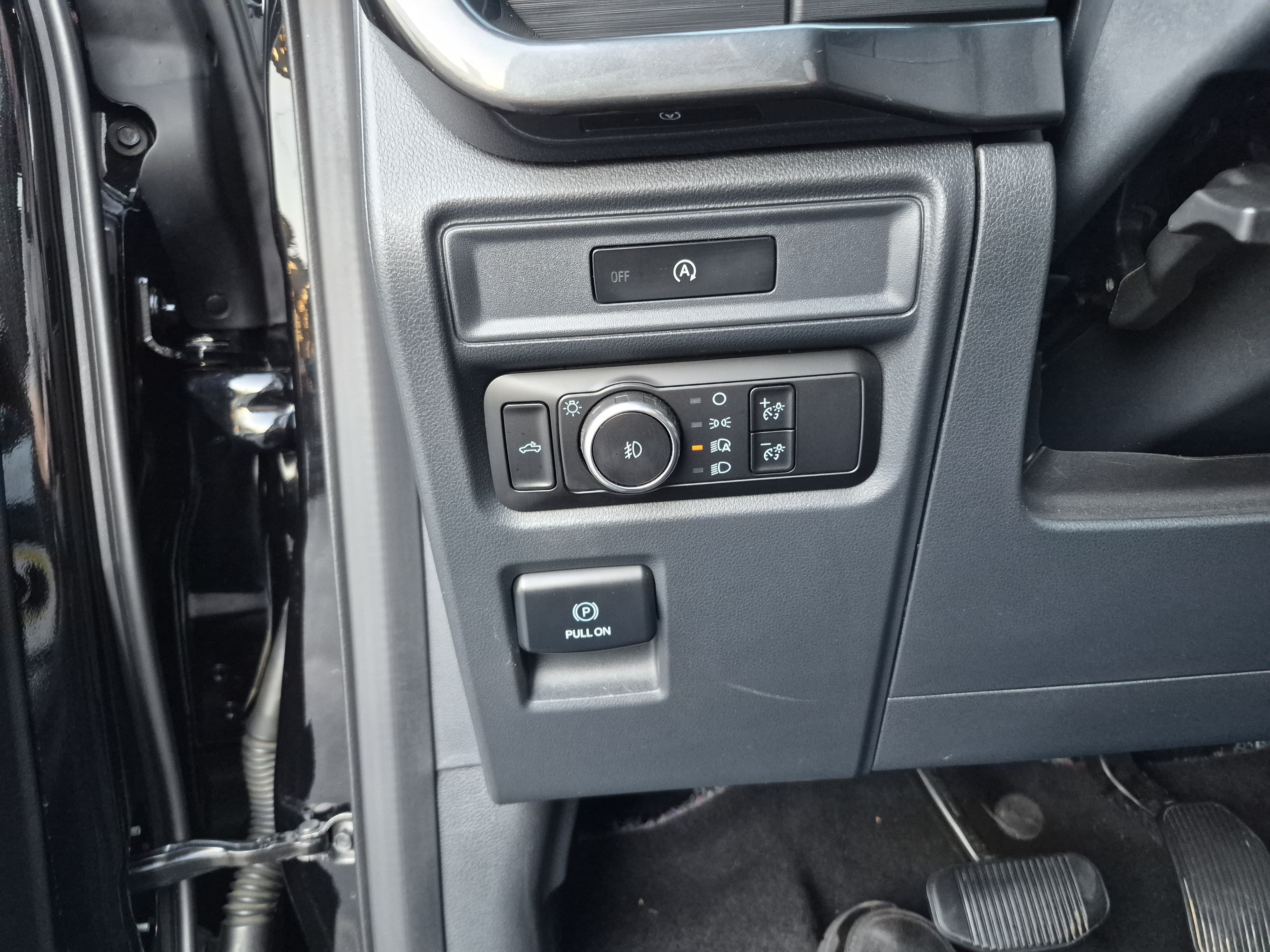 Certified 2025 Ford F150 STX w/ Equipment Group 201A FX4 AWD/4WD image 19