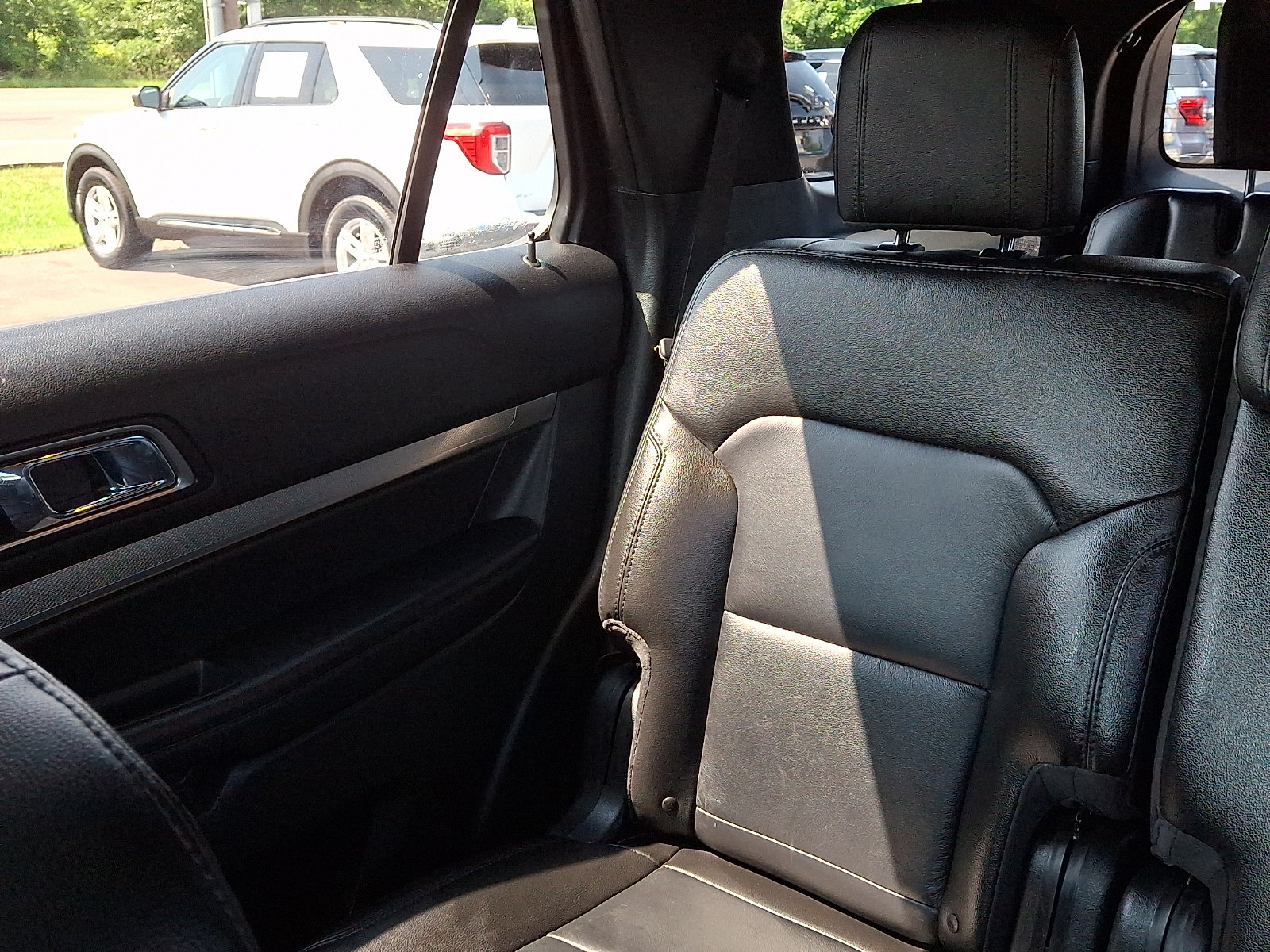 Certified 2018 Ford Explorer XLT w/ Equipment Group 202A AWD/4WD image 18