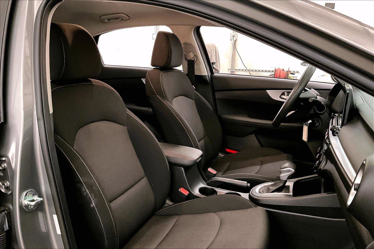 Used 2023 Kia Forte LXS w/ LXS Technology Package image 9