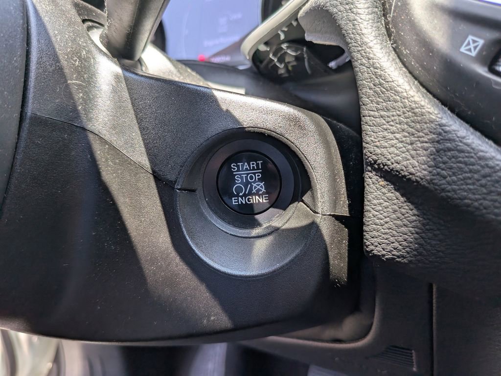Used 2018 Jeep Compass Latitude FWD image 24