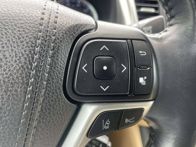 Used 2017 Toyota Highlander Limited Platinum AWD/4WD image 22