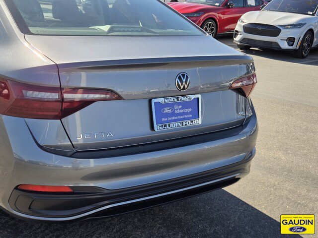 Used 2024 Volkswagen Jetta SE FWD image 6