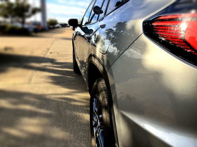 Used 2025 GMC Acadia Elevation image 13