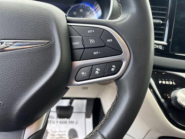 Used 2023 Chrysler Pacifica Touring-L FWD image 20