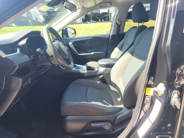 Used 2022 Toyota RAV4 LE AWD/4WD image 9