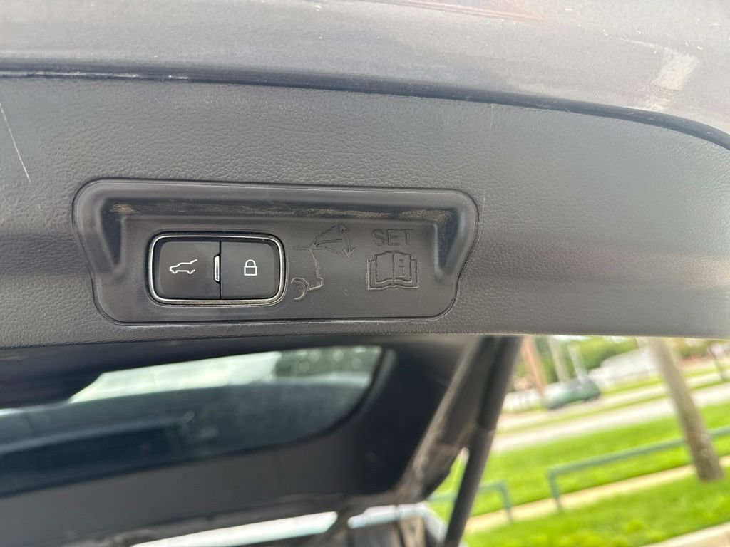 Certified 2022 Ford Explorer Limited w/ Equipment Group 301A RWD image 10