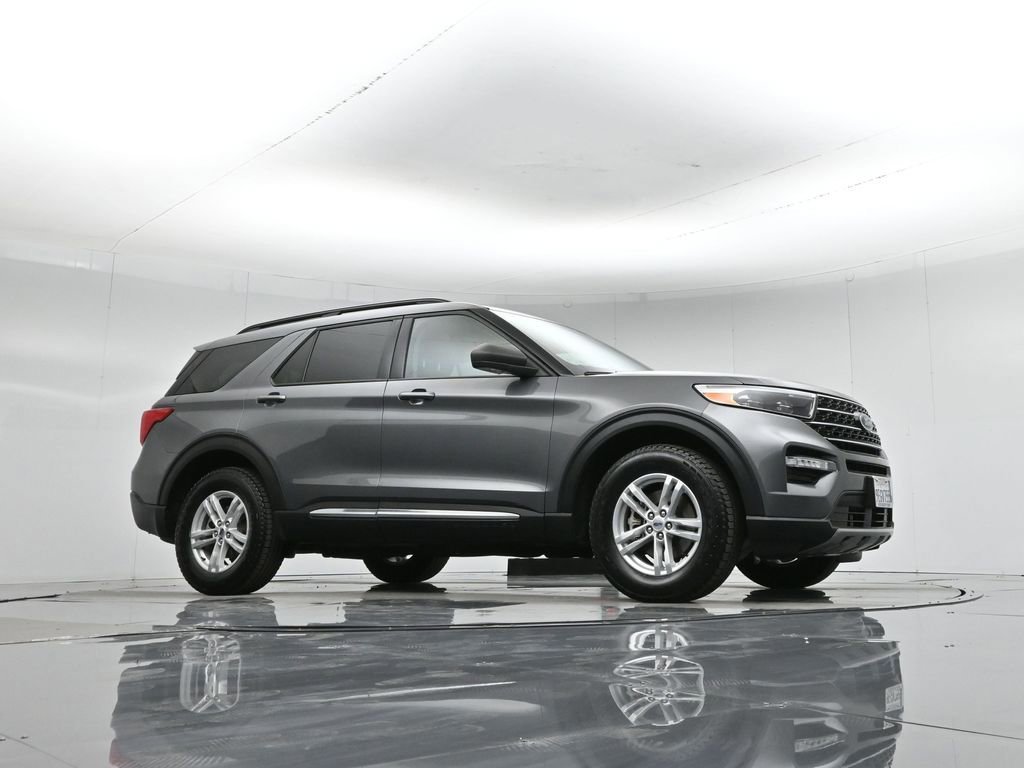 Certified 2022 Ford Explorer XLT w/ Equipment Group 202A image 7