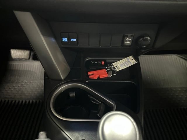 Used 2017 Toyota RAV4 XLE AWD/4WD image 49