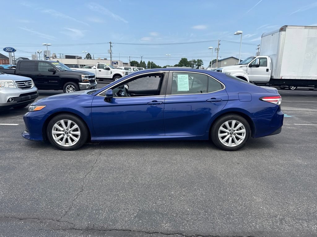 Used 2018 Toyota Camry LE FWD image 3