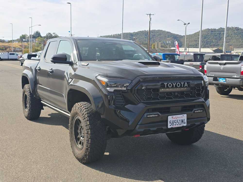 Used 2025 Toyota Tacoma TRD Pro AWD/4WD image 4