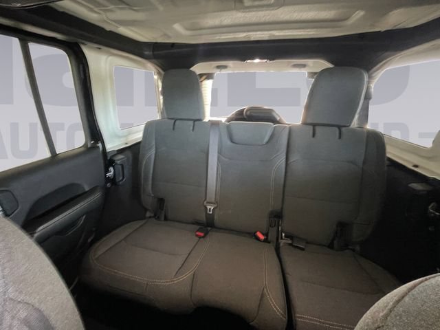 Used 2025 Jeep Wrangler Unlimited Sahara AWD/4WD image 16