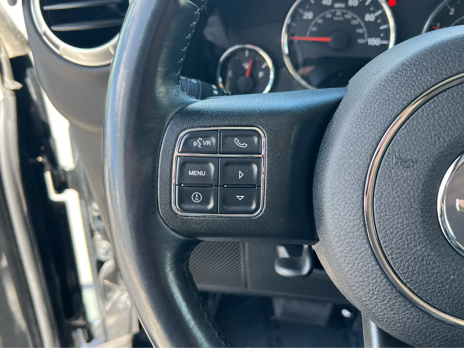 Used 2018 Jeep Wrangler Sahara w/ Connectivity Group AWD/4WD image 28