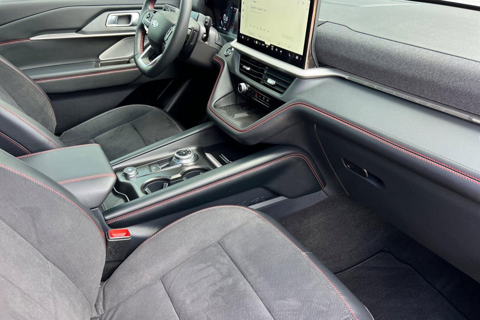 Certified 2025 Ford Explorer ST AWD/4WD image 17