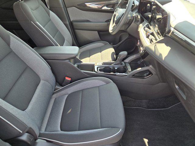 Used 2025 Chevrolet TrailBlazer LT w/ Driver Confidence Package image 13