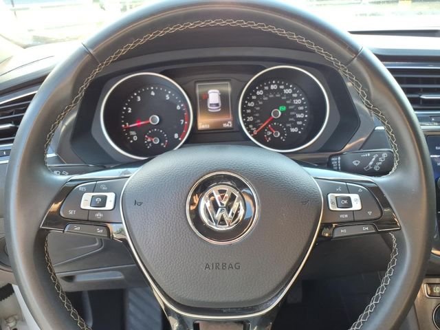 Used 2021 Volkswagen Tiguan SE w/ Panoramic Sunroof Package FWD image 22