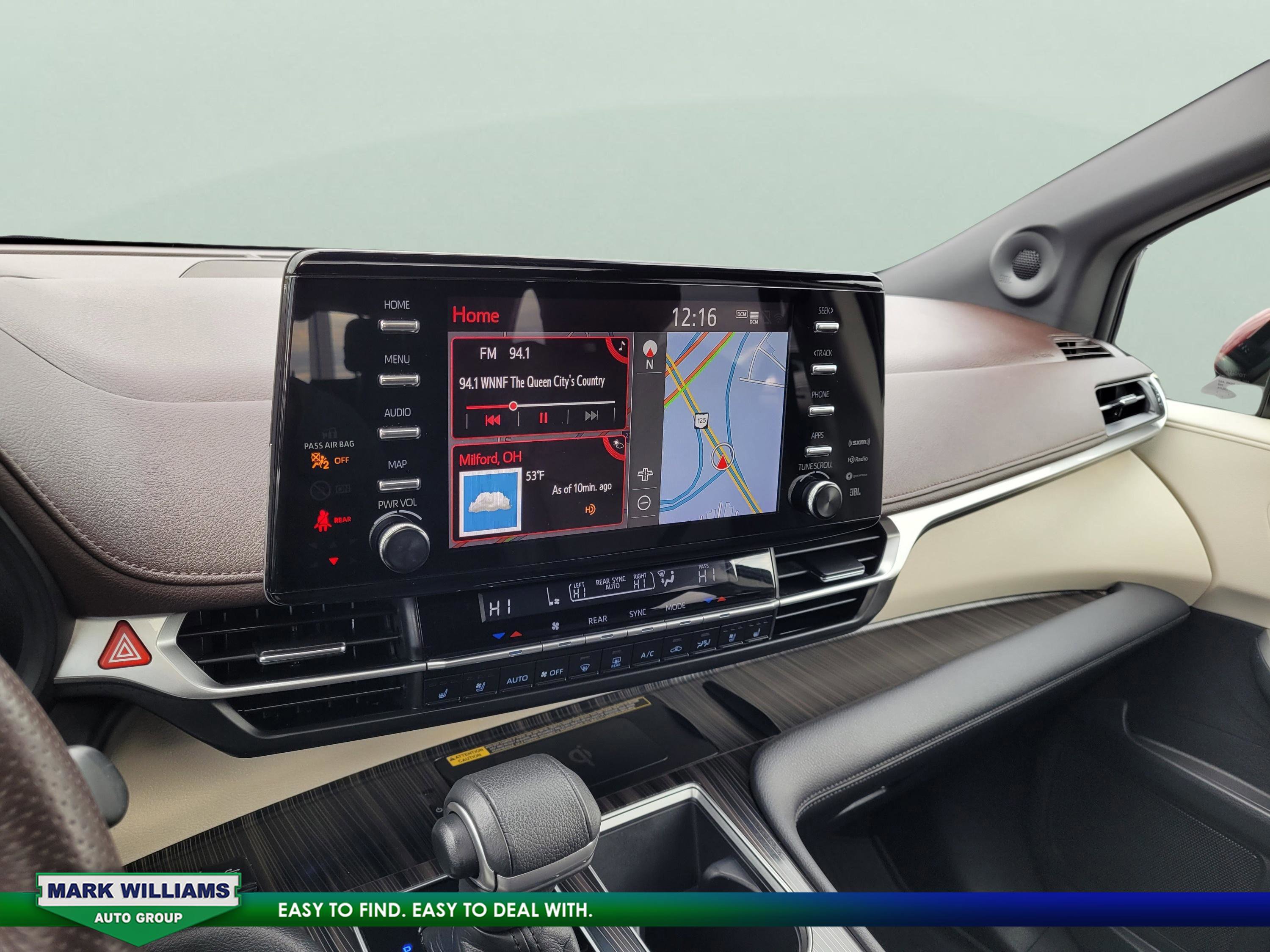 Used 2021 Toyota Sienna Platinum image 24