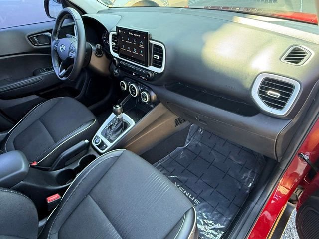 Used 2022 Hyundai Venue Limited FWD image 15