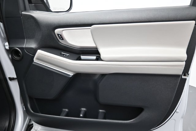 Certified 2025 Ford Expedition Active AWD/4WD image 35