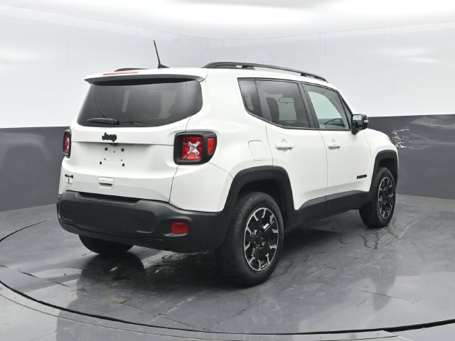 Used 2023 Jeep Renegade Latitude AWD/4WD image 3