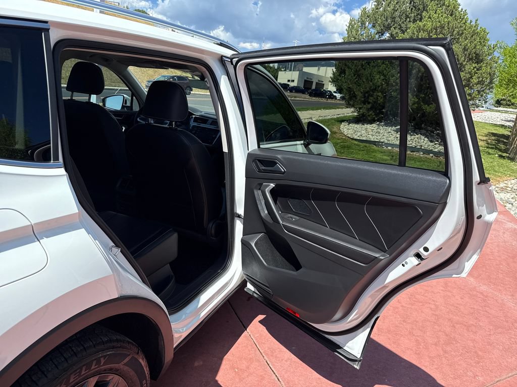 Used 2024 Volkswagen Tiguan SE w/ Panoramic Sunroof Package AWD/4WD image 25