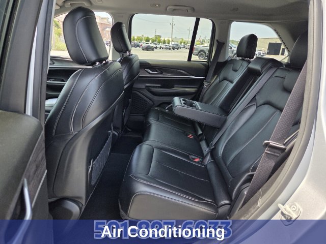 Used 2023 Jeep Grand Cherokee Limited RWD image 11