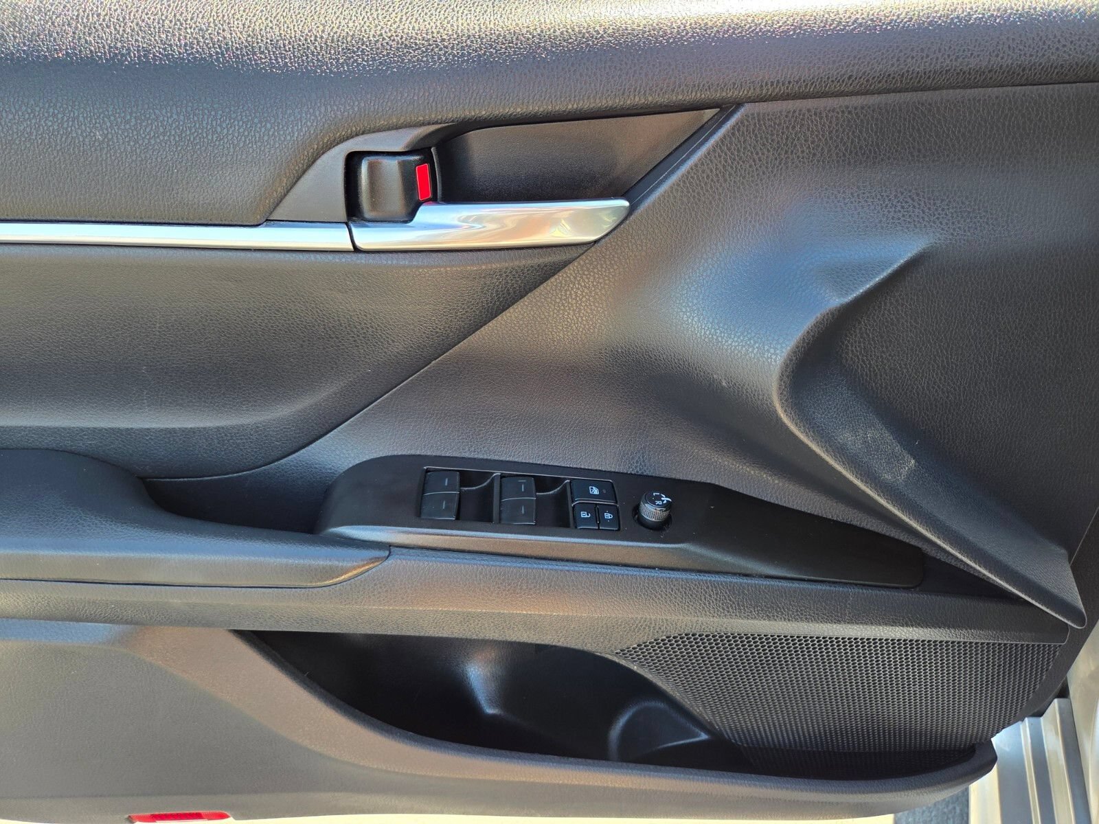 Used 2022 Toyota Camry SE FWD image 17