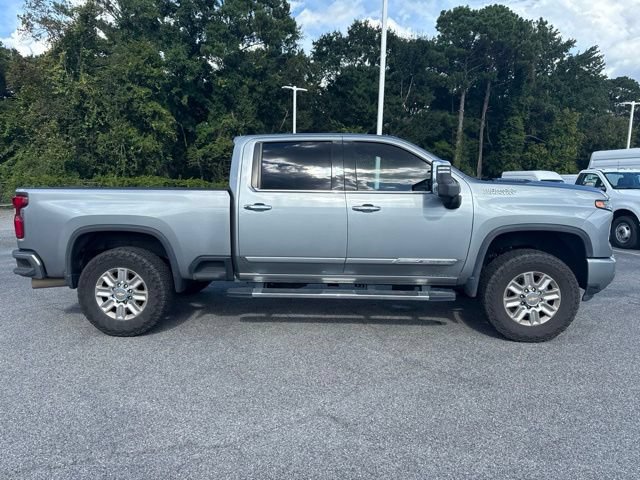 Used 2024 Chevrolet Silverado 2500 High Country w/ Technology Package AWD/4WD image 2